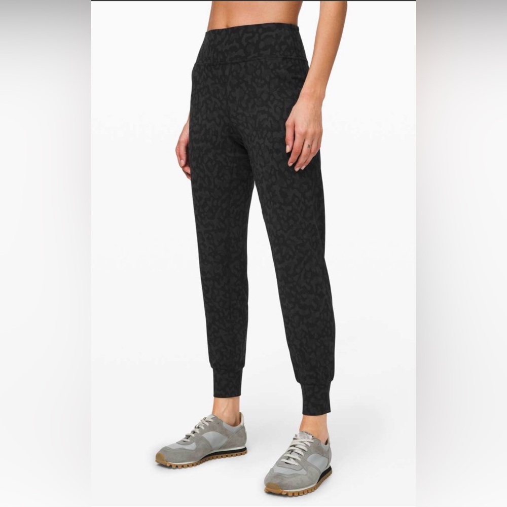 Lululemon Align Jogger 28"- high rise in Formation Camo Deep Coal Multi - size 8